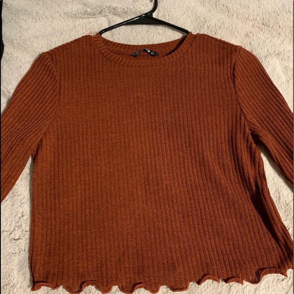 small, crop top , long sleeve